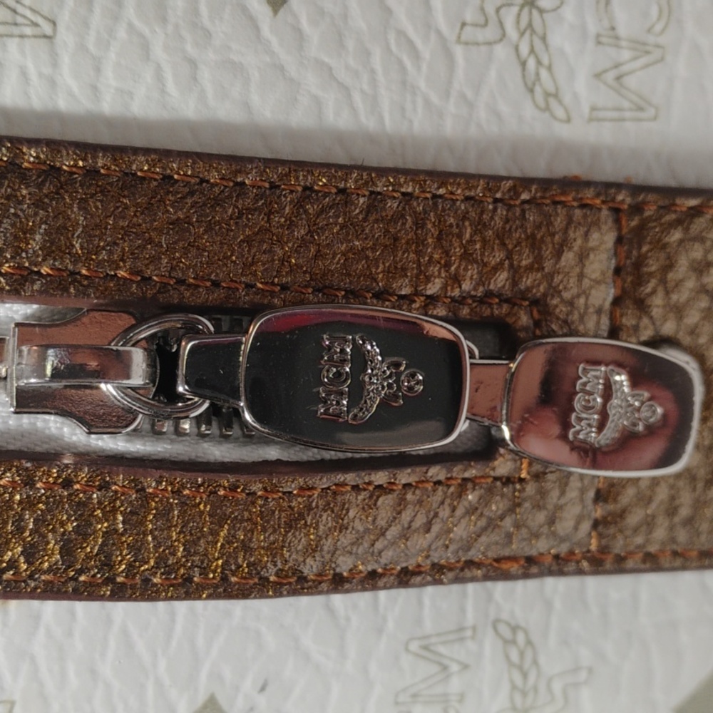 MCM White and Gold Handbag - Picture 4 of 9